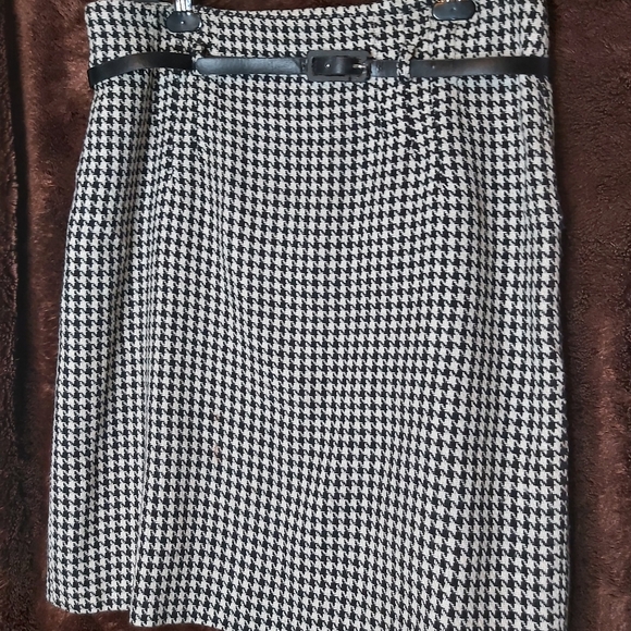 Pencil skirt- belted waist - lined - Picture 3 of 9